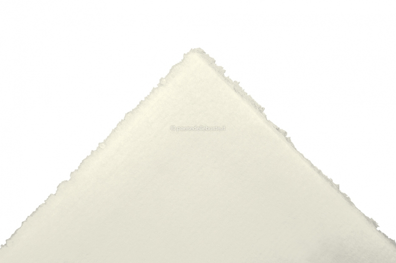 Buste e biglietti di carta fatta a mano