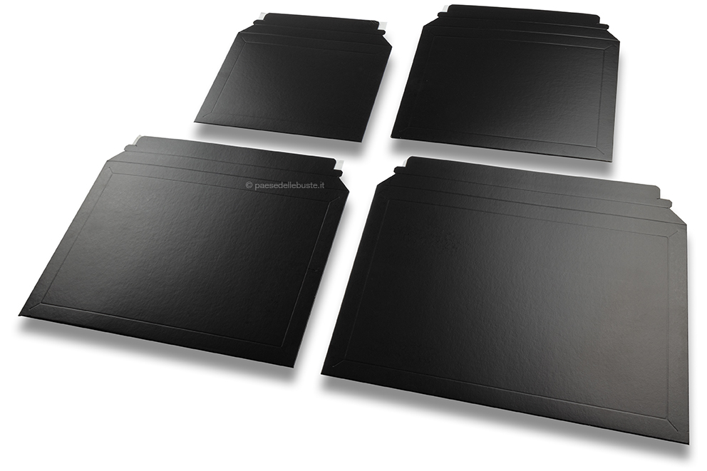 Buste nere in cartone