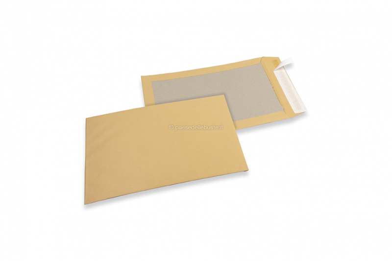 Buste con retro in cartone - 229 x 324 mm, parte anteriore kraft marrone da 120 grammi, parte posteriore duplex marrone da 450 grammi, lembo autoadesivo